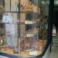 Bäckerei in Oviedo mit einer interessanten Art die Ware auszustellen.