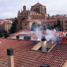 Ausblick nach rechts auf die alte Kathedrale vom Turm des Satans in Salamanca