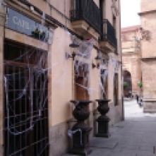 Salamanca: Ein geschmückter Pub für Halloween.